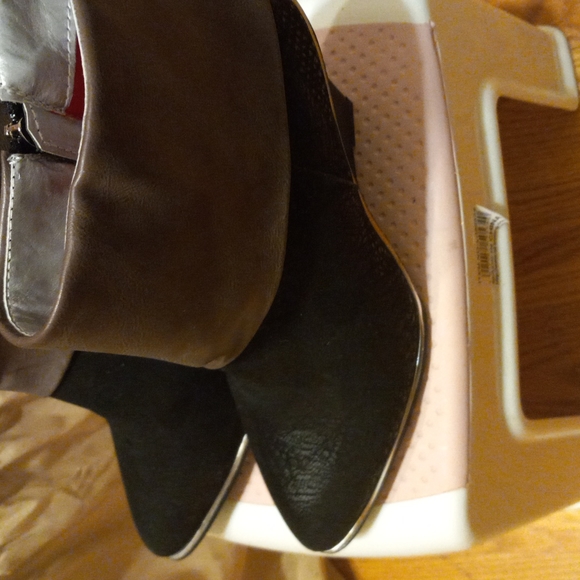 Ankle Boots with free gift - Picture 3 of 6